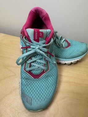 Brooks Ghost 12 Women's Running Shoes, Size 8. Blue & pink w/ sprinkle soles.